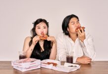 치팅데이, 마음껏 먹는 날이 아니다…다이어트 중 살 덜 찌게 즐기는 방법